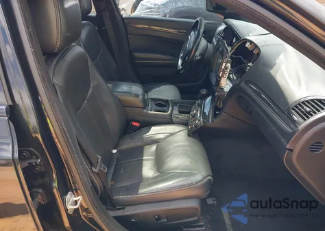 2013 Chrysler 300C John Varvatos Limited Edition z USA, uszkodzony, nr VIN 2C3CCADT2DH745627